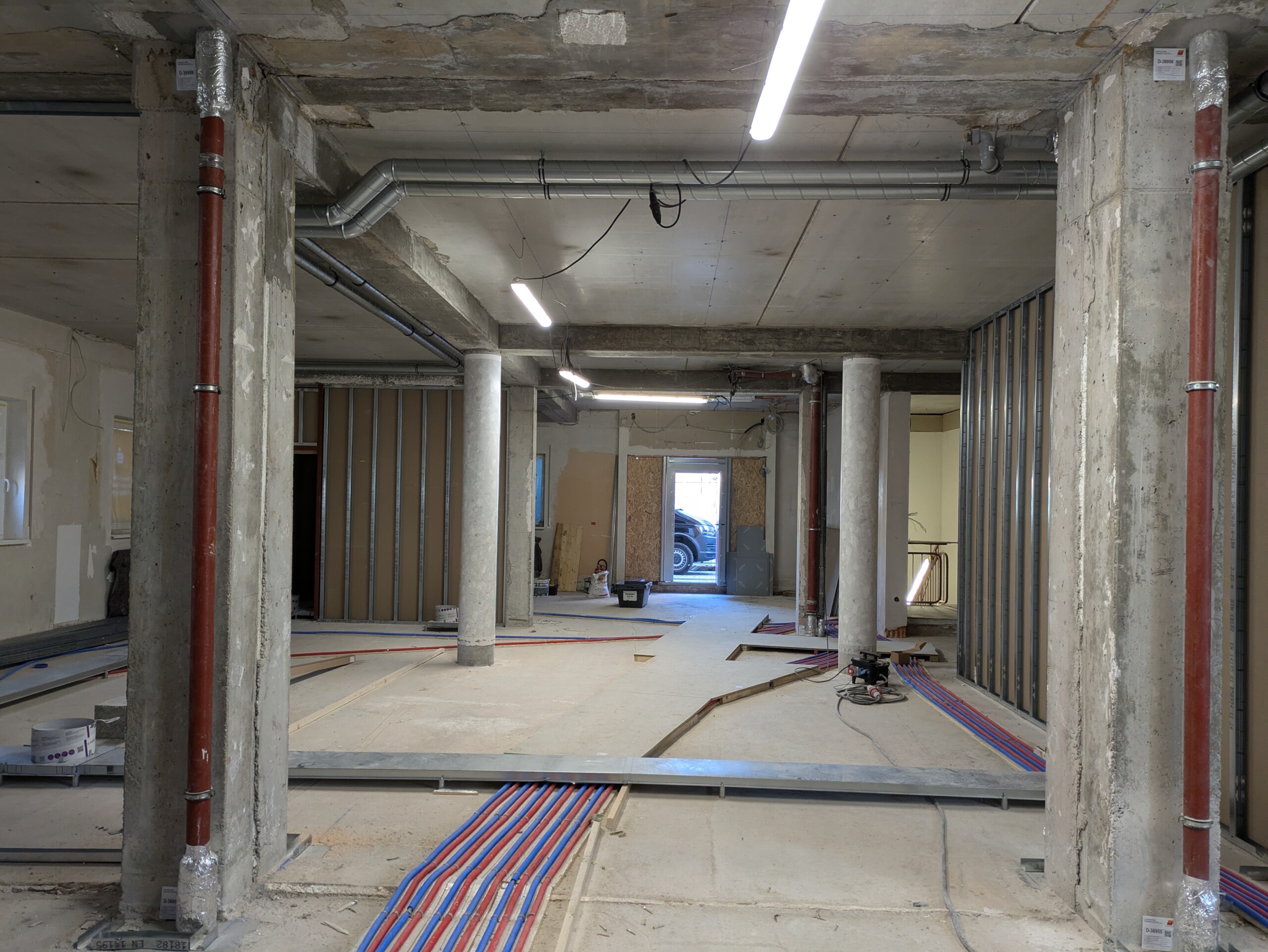 Rohbauphase beim Innenausbau der Bankfiliale in Wilsdruff